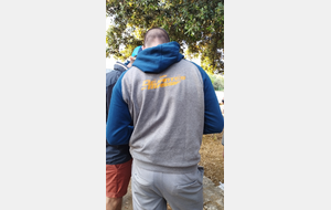 Pull à capuche bicolor