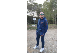 Pull à capuche uni (gris ou bleu)